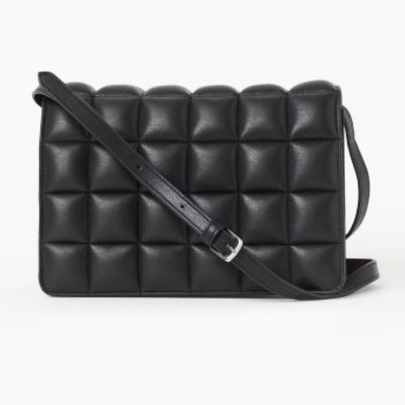 H&M Handbags - H&M quilted bag